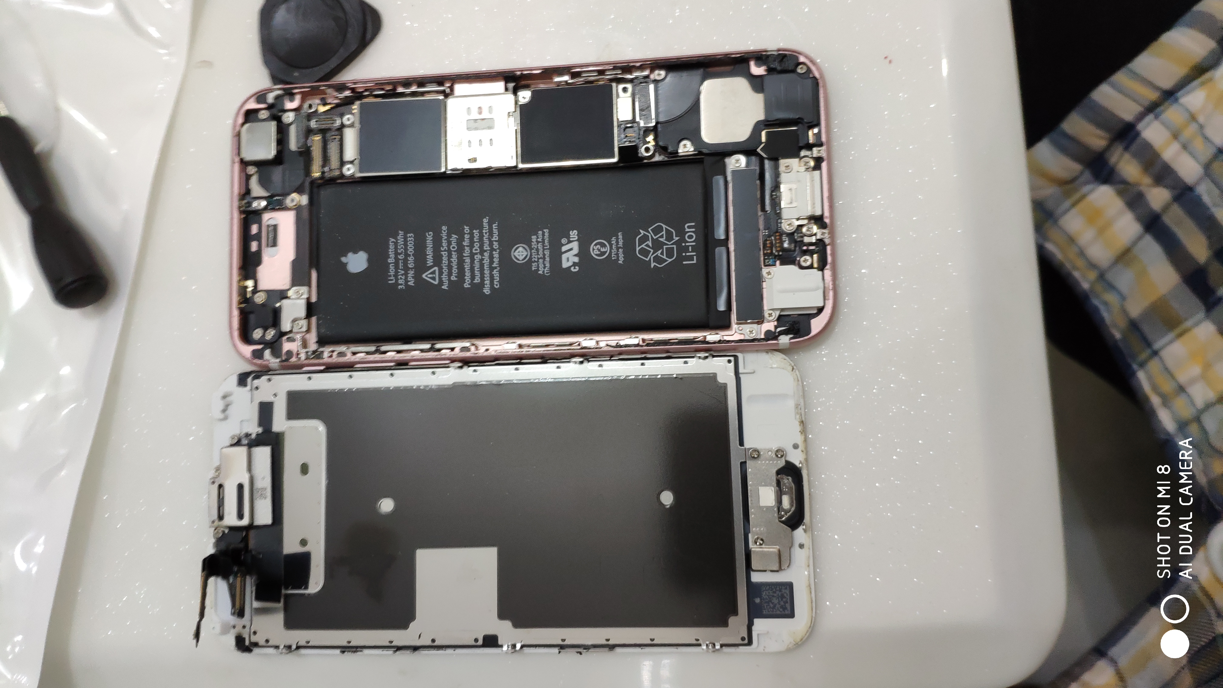 自己动手换iphone8plus电池,自己动手换6s电池