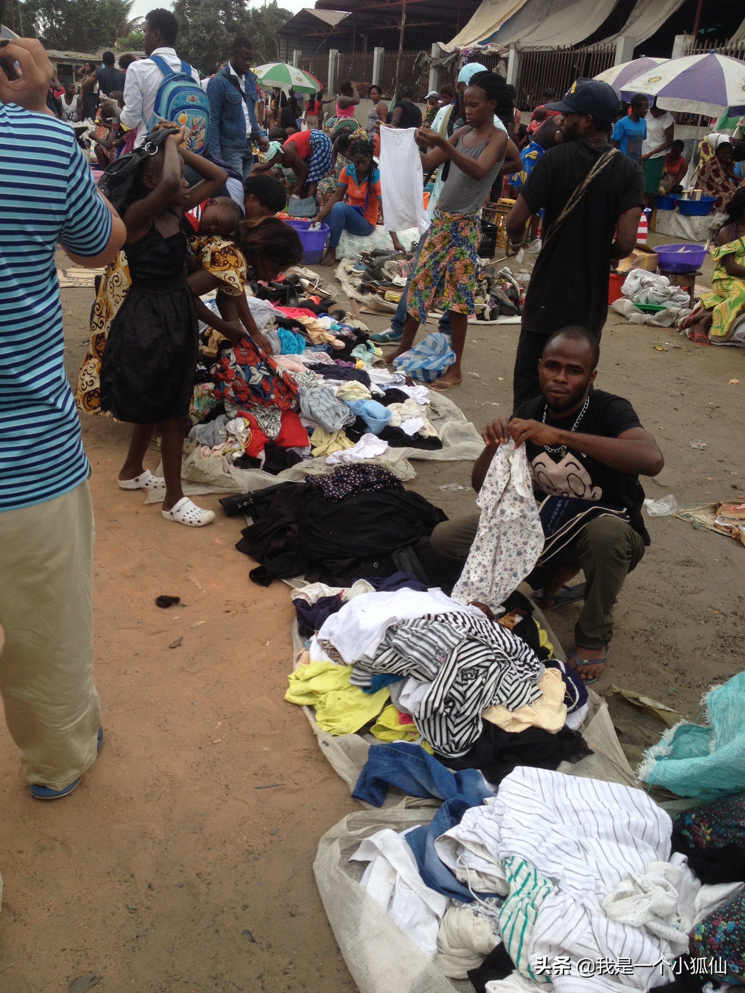 非洲安哥拉黑人买的短裤里有5块人民币我在非洲安哥拉的日子175