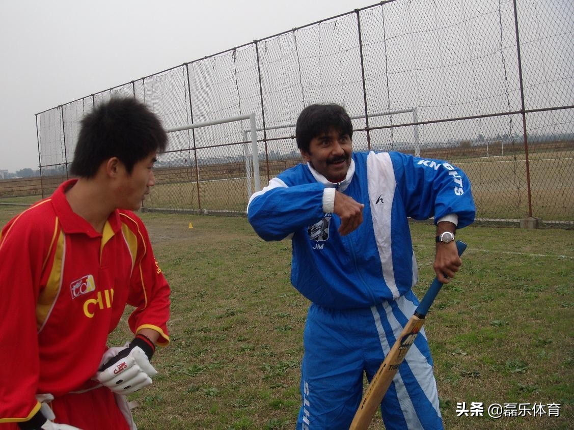 板球守桩员练习视频,板球运动讲解视频