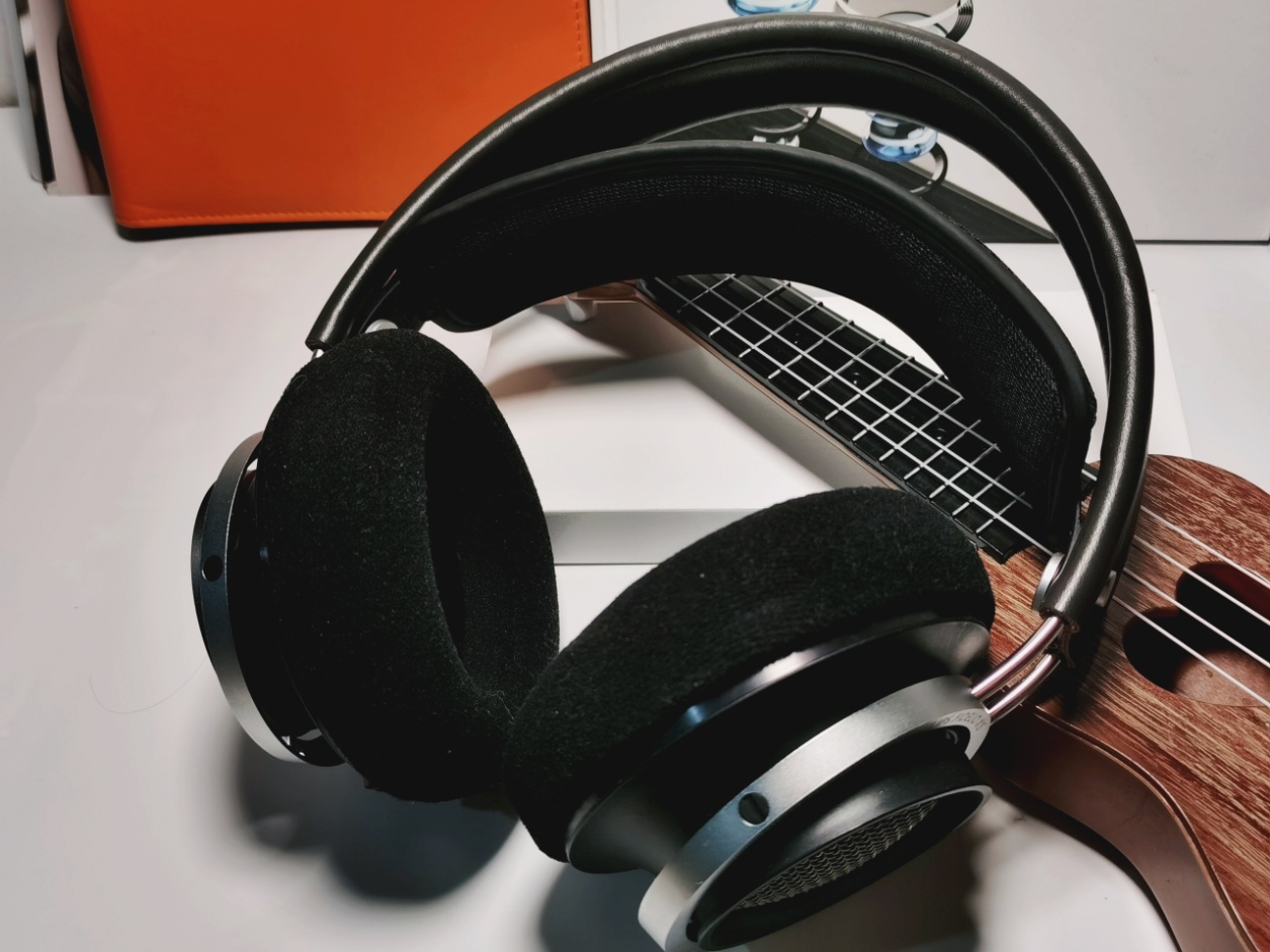 飞利浦旗舰头戴耳机,飞利浦9500和x1s哪个更好