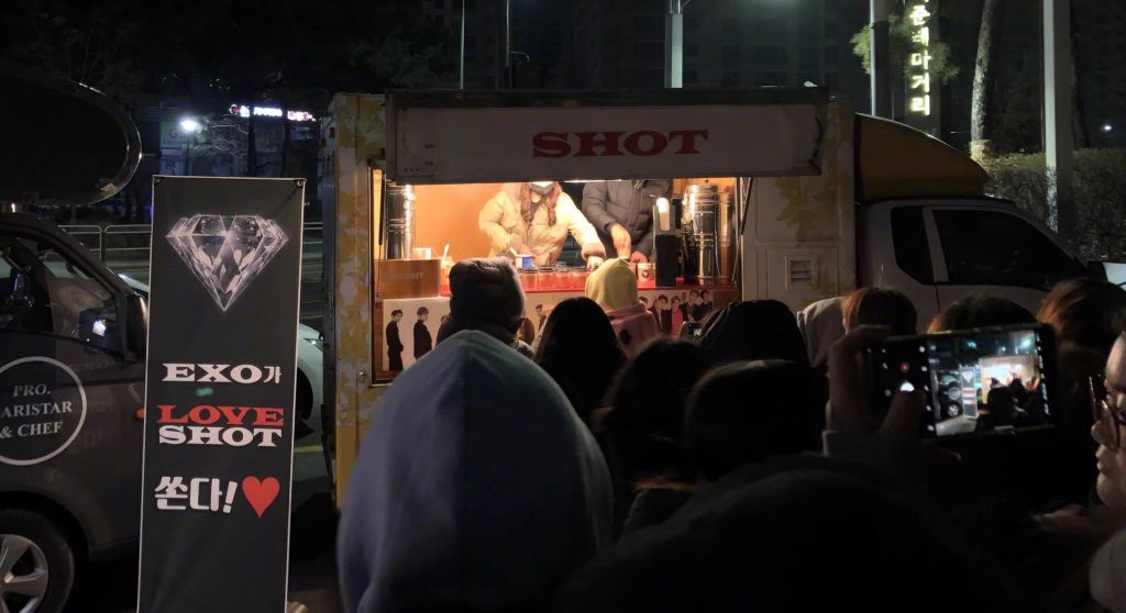 出道18年竟然有30年粉丝,出道八周年对粉丝来说意味着什么