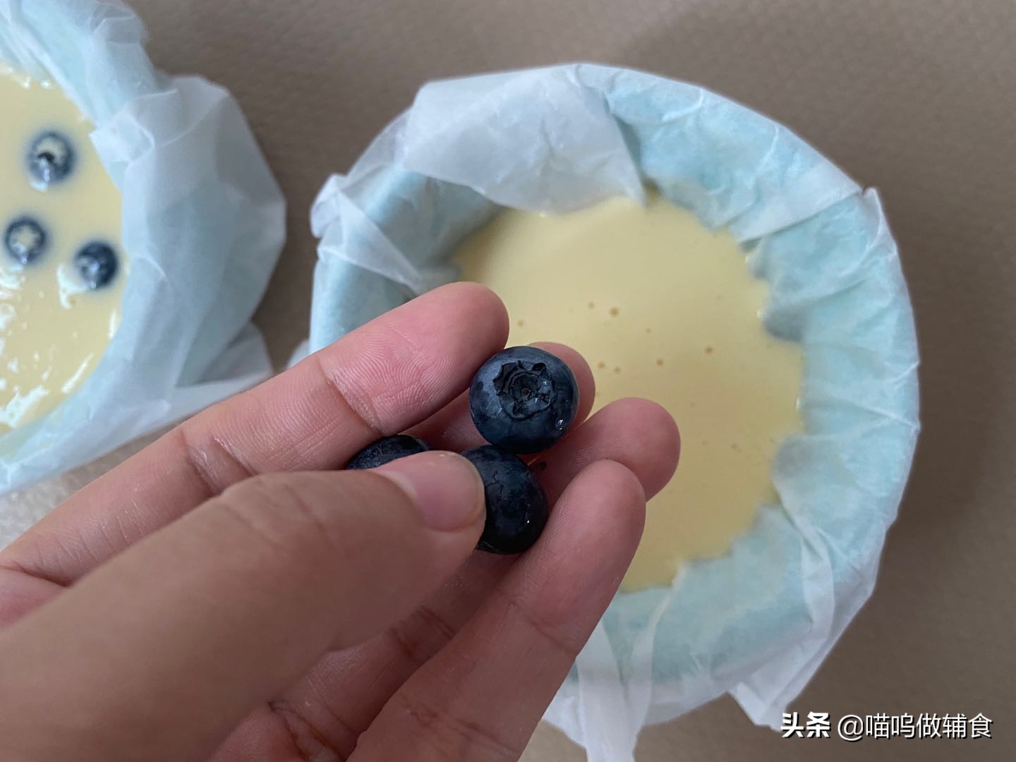 不加面粉和糖，搅一搅烤一烤就做好！没想到娃吃的蛋糕还能这么做