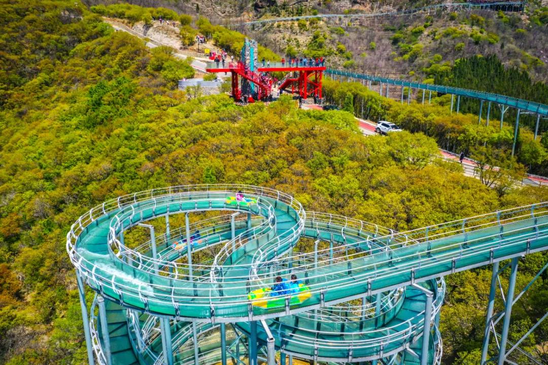 带你峡谷漂流感受一下夏天的气息,端午游玩清凉谷踏浪漂流清凉一夏