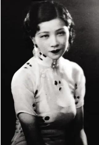 不穿内衣就是荡妇？放过女人的乳房吧