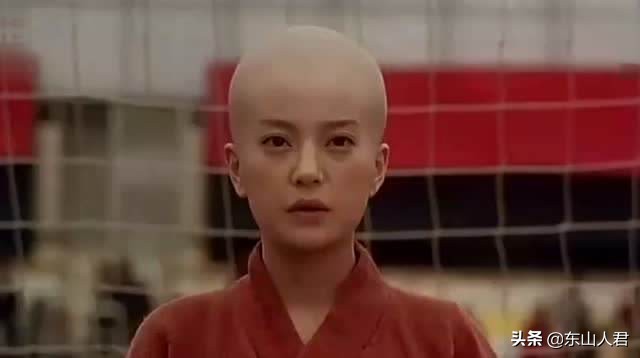 赵薇帮周星驰剃光头,赵薇少林足球剃头了吗