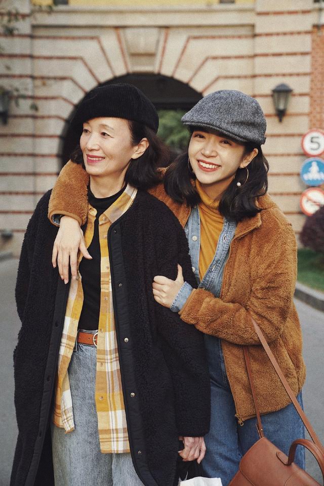 三木穿搭秋冬姜黄色针织衫,三木针织衫配什么上衣