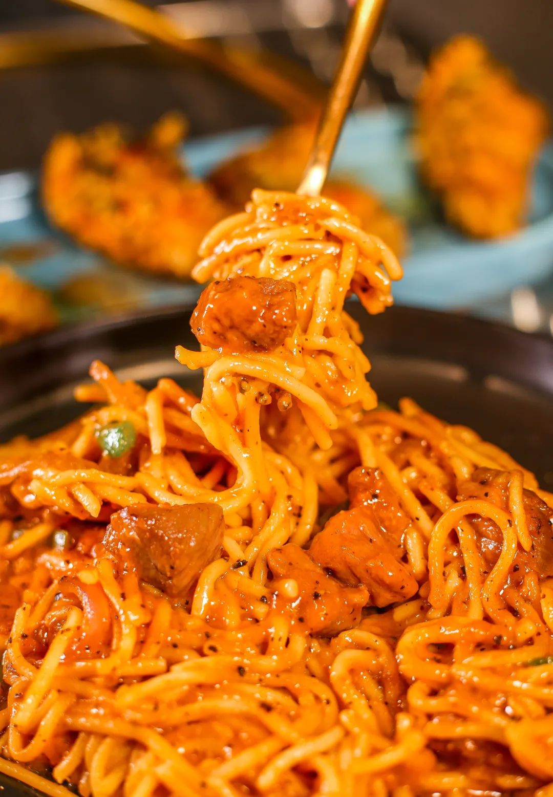 达明路上这家「黑店」,靠着瀑布芝士杀疯了