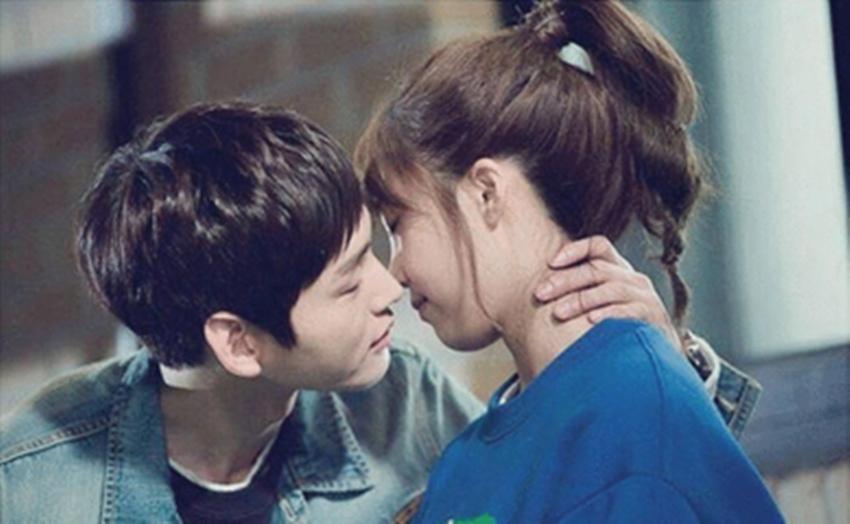 影视剧中接吻的戏是真亲吗,电视剧中的吻戏真的要接吻吗