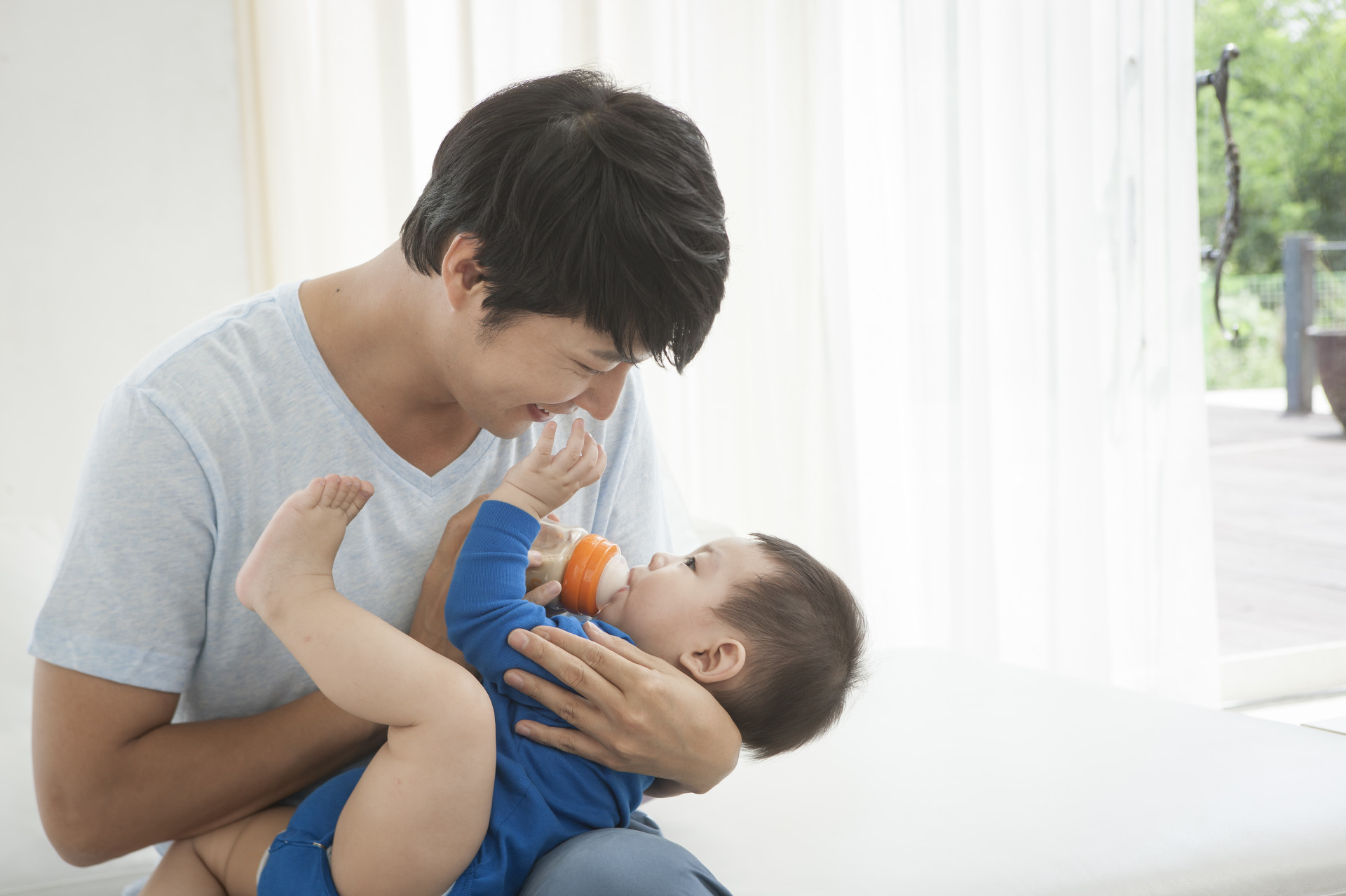 10个月的宝宝每天晚上哭醒一次？与其温柔安抚，不如“狠下心来”