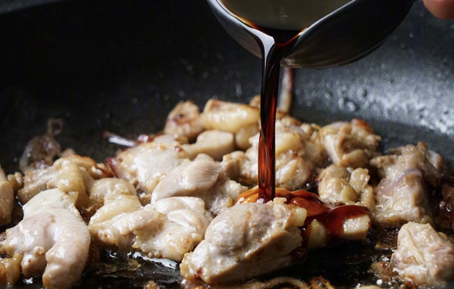 香菇焖鸡盖饭怎么做,香菇滑鸡焖饭暖暖的味道