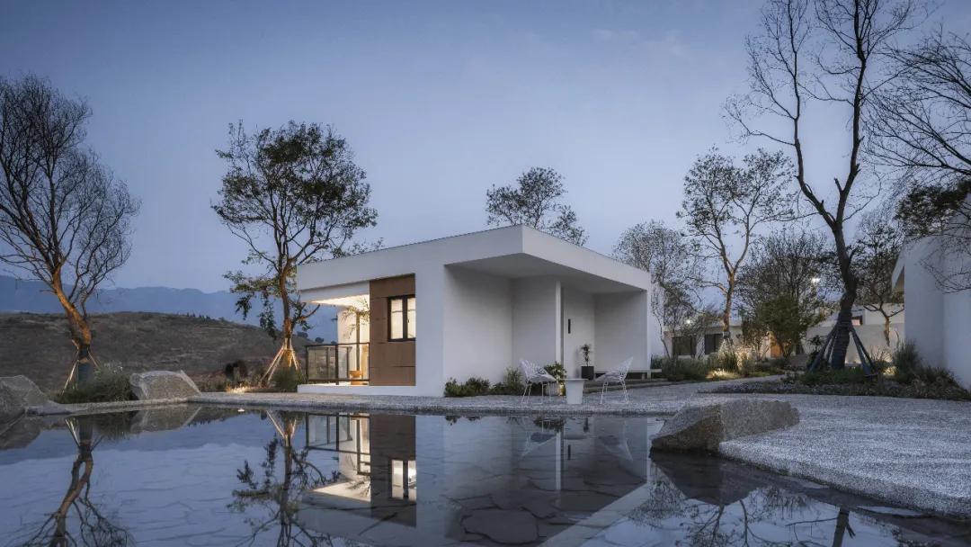 湖畔边的静寂之美——龙湖·抚仙湖星空小镇山顶度假美学馆