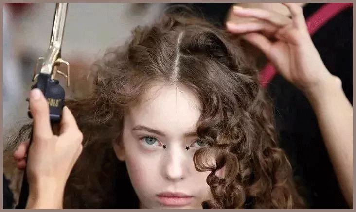 羊毛卷怎么烫头好看,今年流行烫头羊毛卷