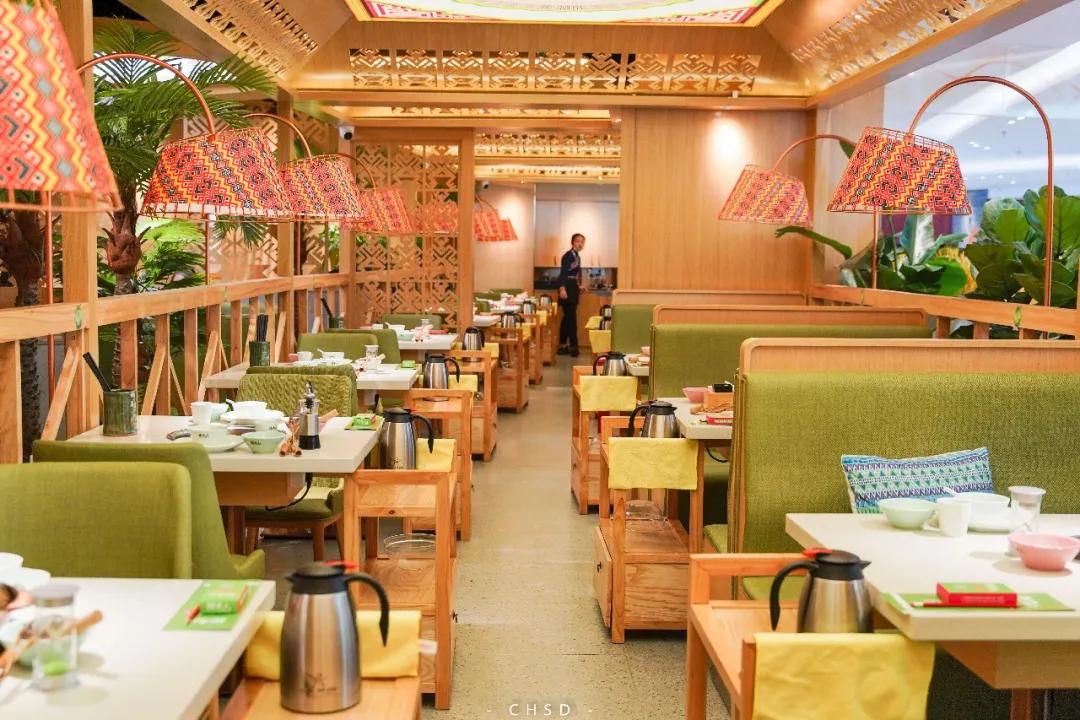 椰椰椰！这家人气椰子鸡专门店，光是汤底就喝饱了