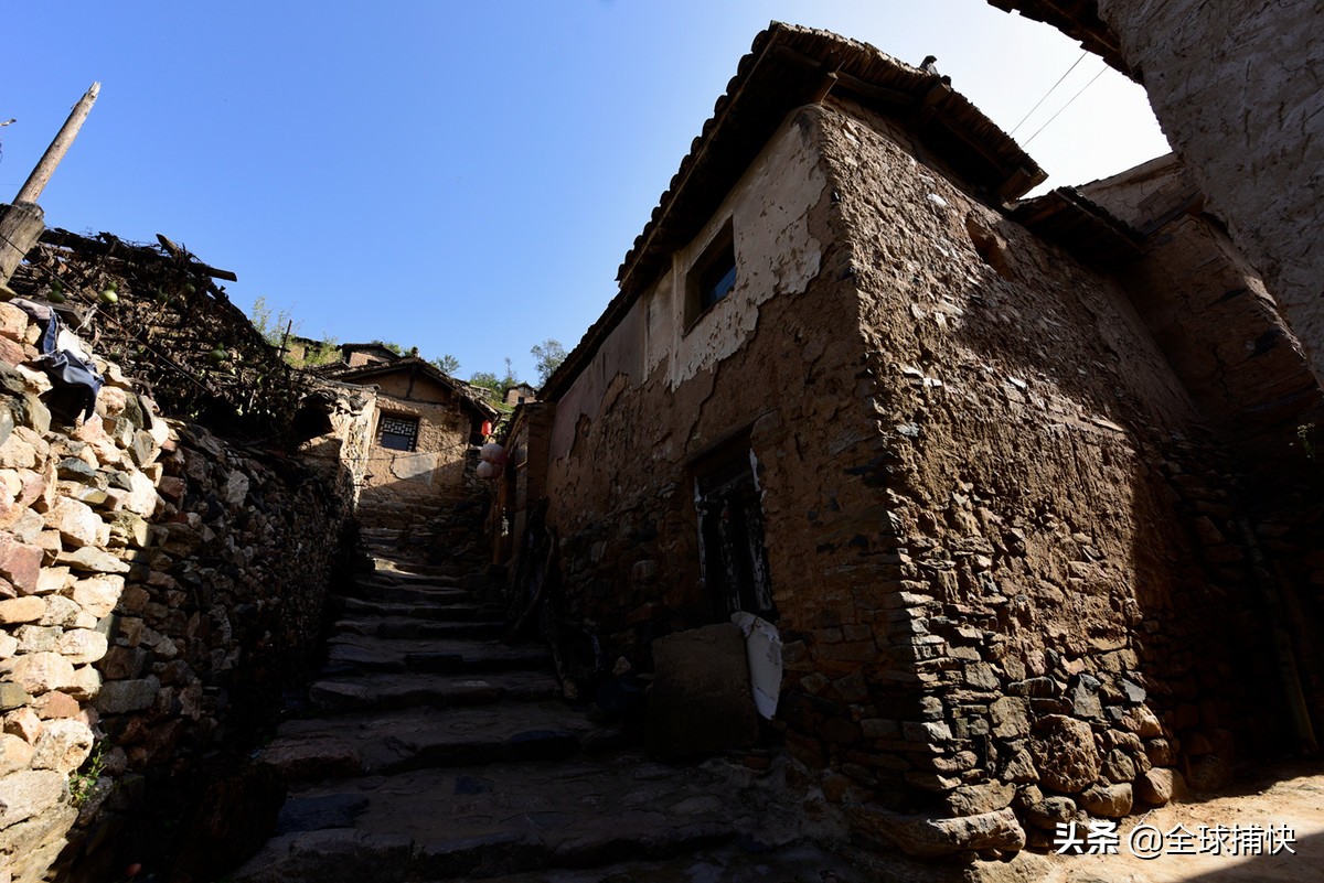 深山里的古村,深山的古朴村寨