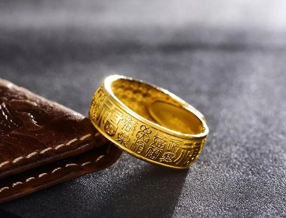 黄金绿宝石戒指多少钱男士,男士戴黄金戒指有什么讲究吗