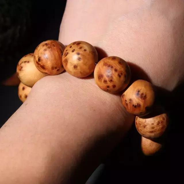 木质手串盘黑了怎么办,木质手串怎样盘出玻璃底效果