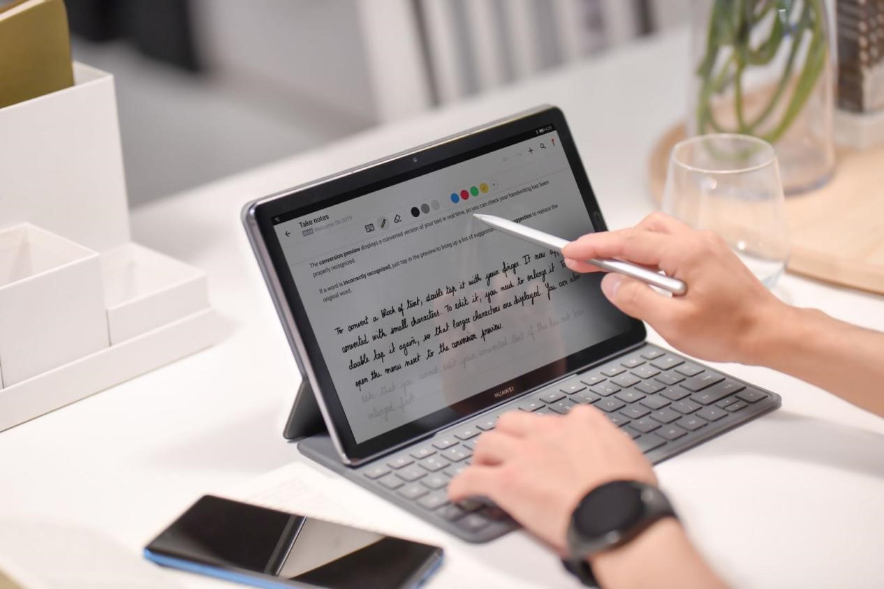 华为matepadpro13.2与苹果ipadair5对比,华为平板和苹果ipad哪个适合学习