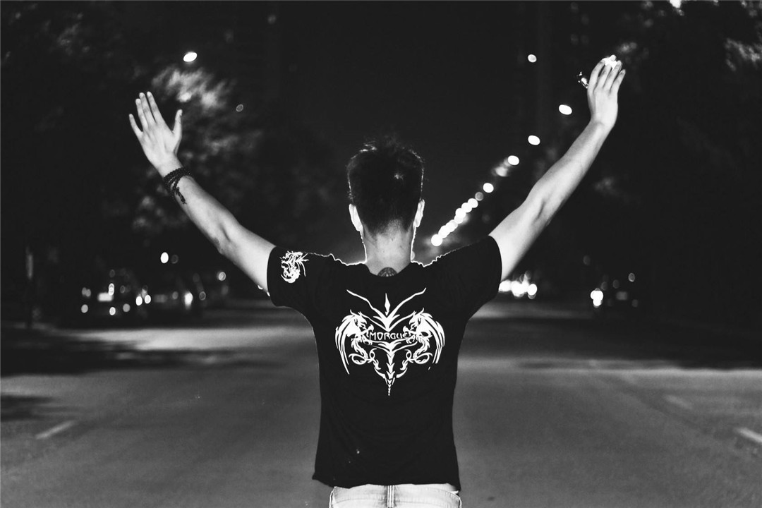 男人也爱穿裙子，30块钱能吃到7菜1汤的大餐，缅甸的冷知识