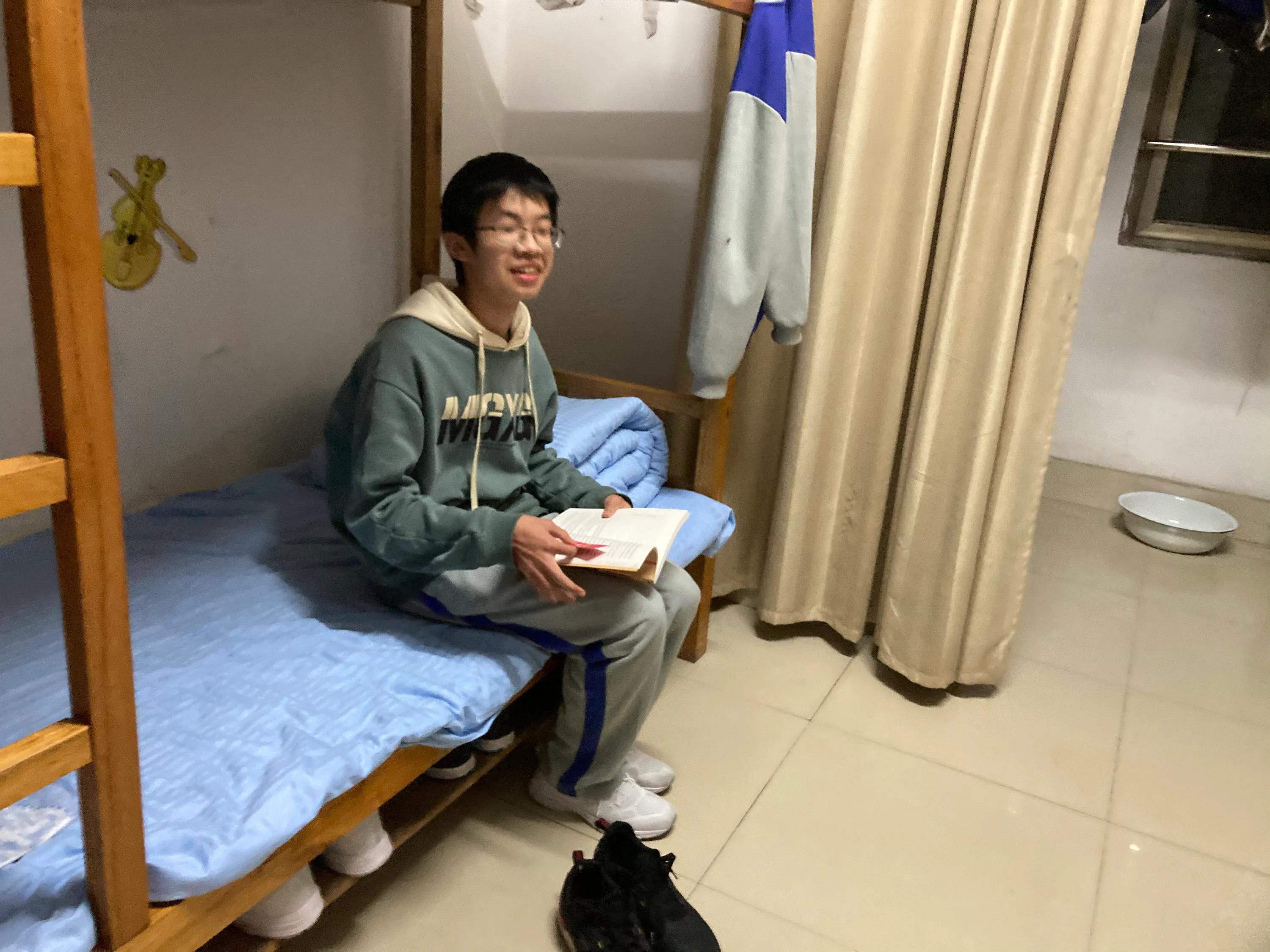 开学第80天：英语朗读批阅赏足球联赛负轻伤