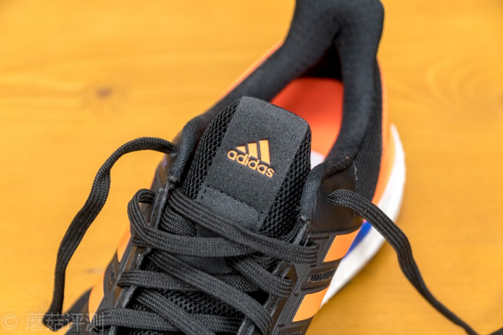 阿迪ultraboost22黑蓝,阿迪supernova和ultraboost