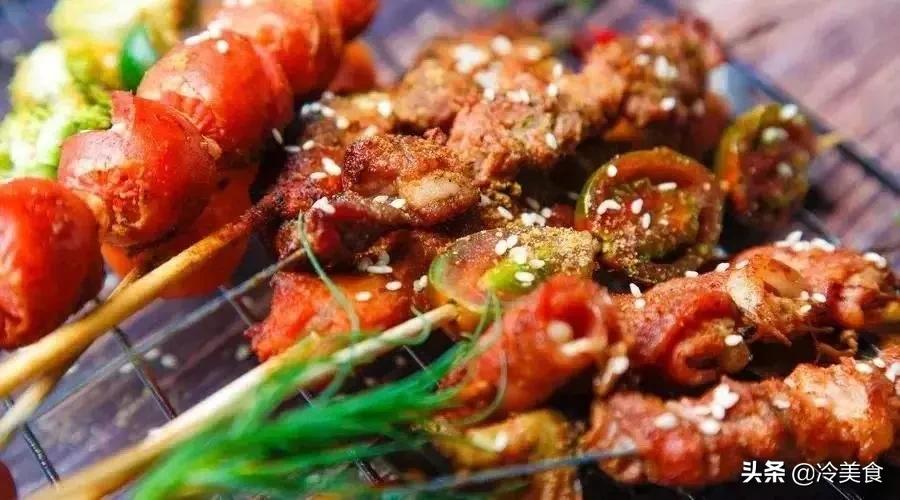 地摊经济火爆你适合卖什么,地摊经济火爆的小吃有哪些