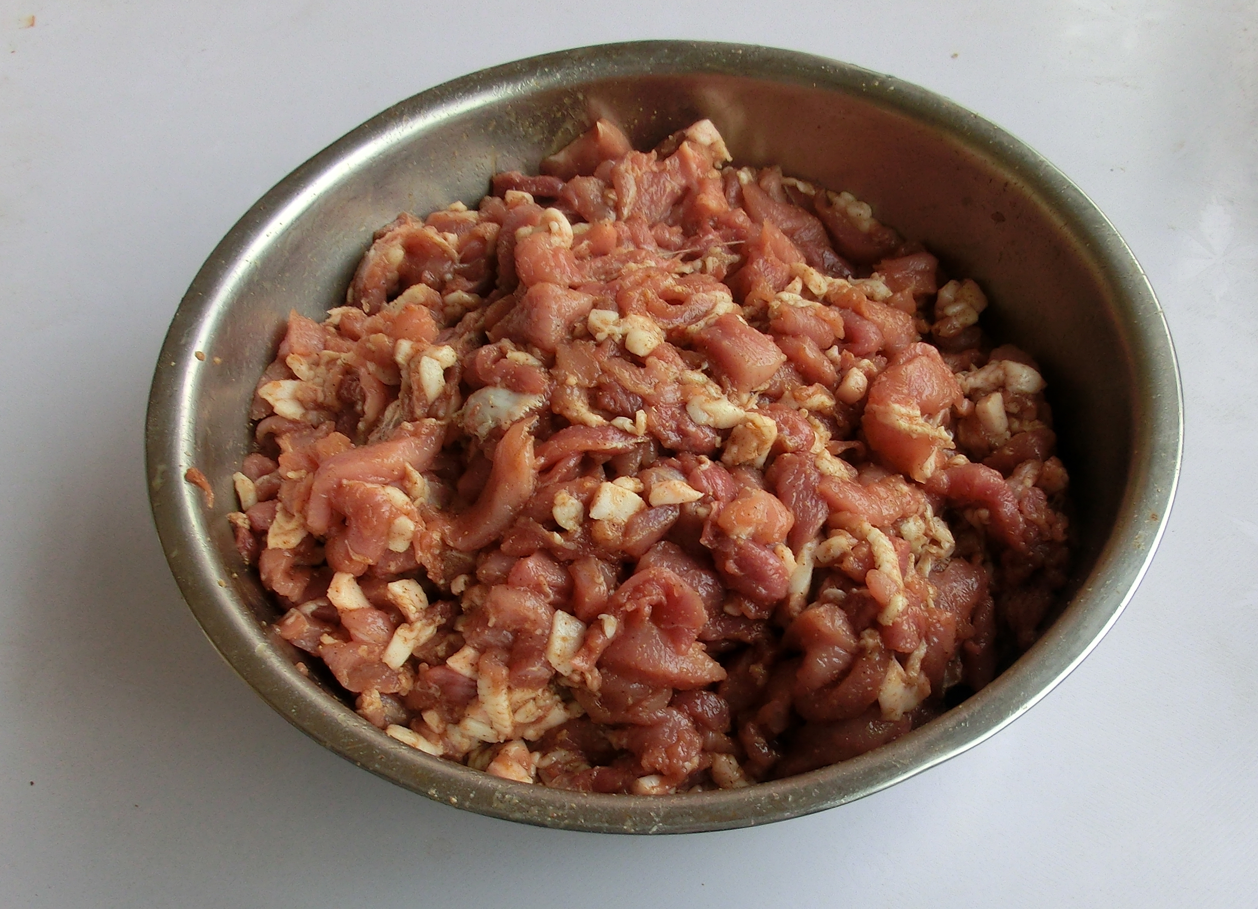 做腊肠调料配方10斤,做腊肠的配料和方法及工具