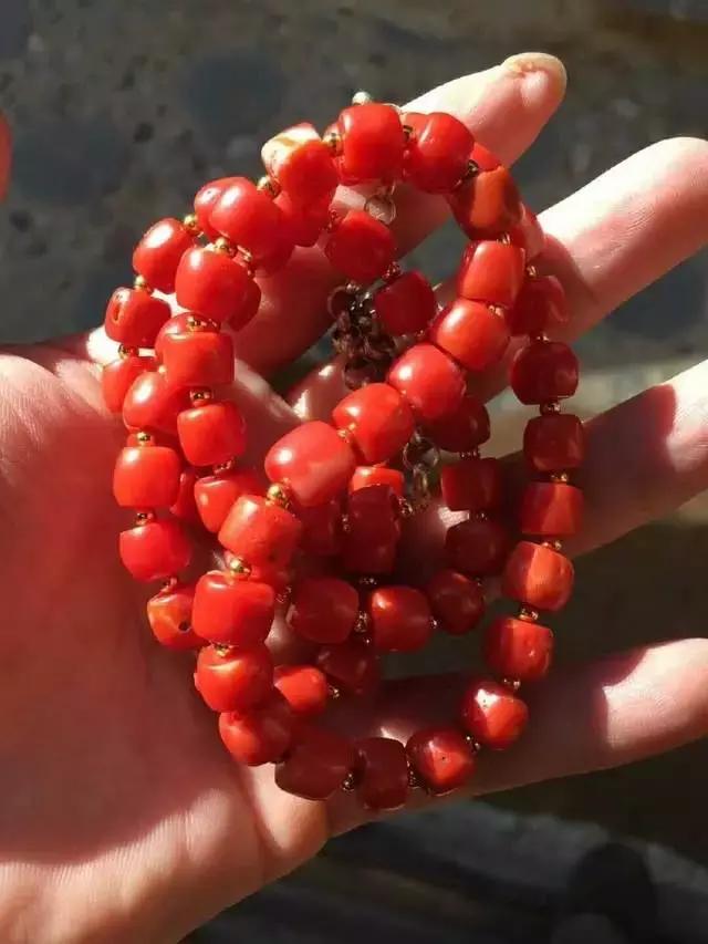 粉色珊瑚珠宝,珊瑚彩色珠宝