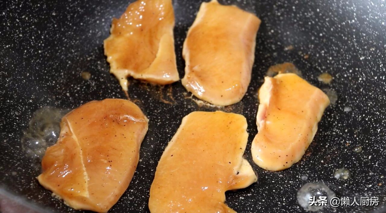 减肥如何煎鸡胸肉好吃,煎鸡胸肉跟水煮鸡胸肉