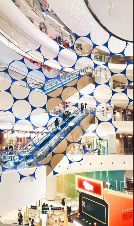 一个艺术兼商业的多维日常空间,商业与艺术结合的设计