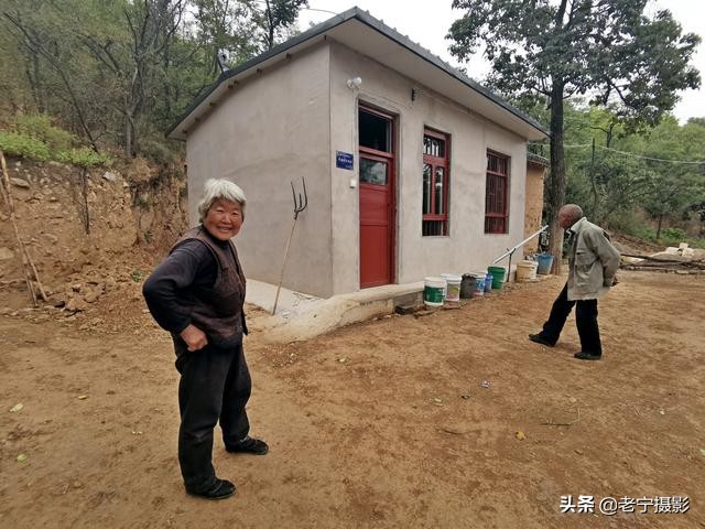 屋檐下接水的水槽叫什么,屋檐下的水桶