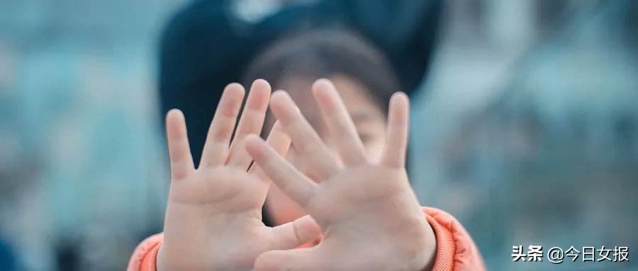 广西10岁男孩殴打4岁女童致其骨折,湖南五岁女童被幼师殴打