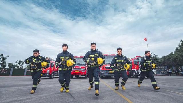 消防算是工人吗,消防都是合同制的吗