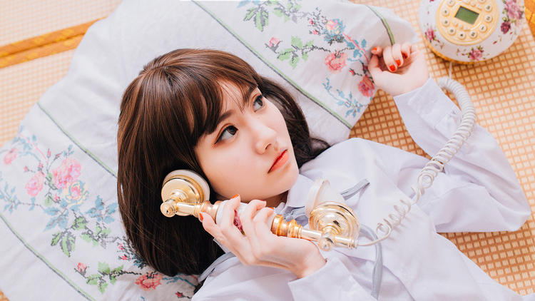 闷骚的男生主动追你怎么办,怎样追一个比较闷骚的男生