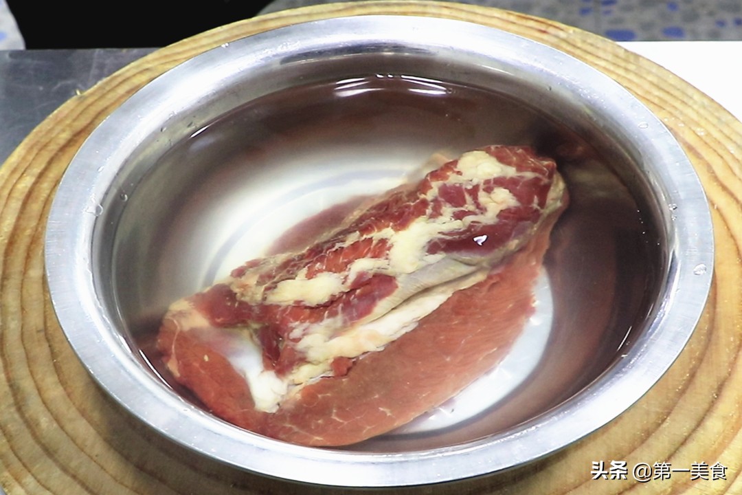 卤牛肉，记住“1腌2泡”牛肉不老不碎有嚼头，方法简单一学就会