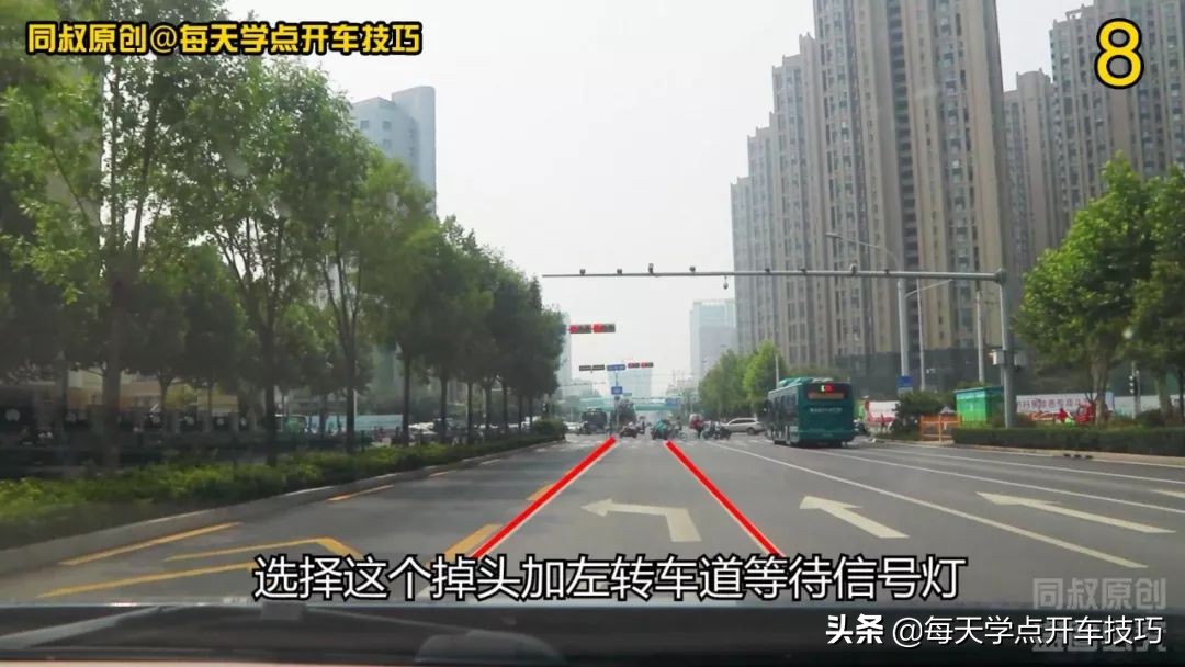 直行右转弯车道要不要看信号灯,路口怎么看信号灯右转弯正确走法