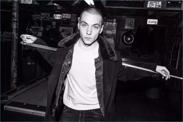 头发很硬两侧总是翘起怎么剪,头发很硬两侧总是翘起