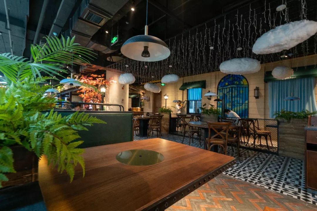 杭州涌金广场多次转型，联手近江海鲜城满血复活，杭州吃货必打卡