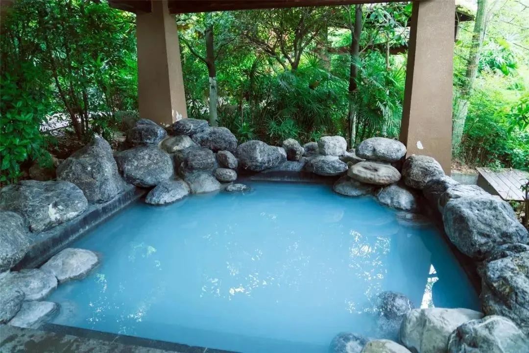四川夏季适合泡天然温泉的地方,四川春节泡温泉推荐