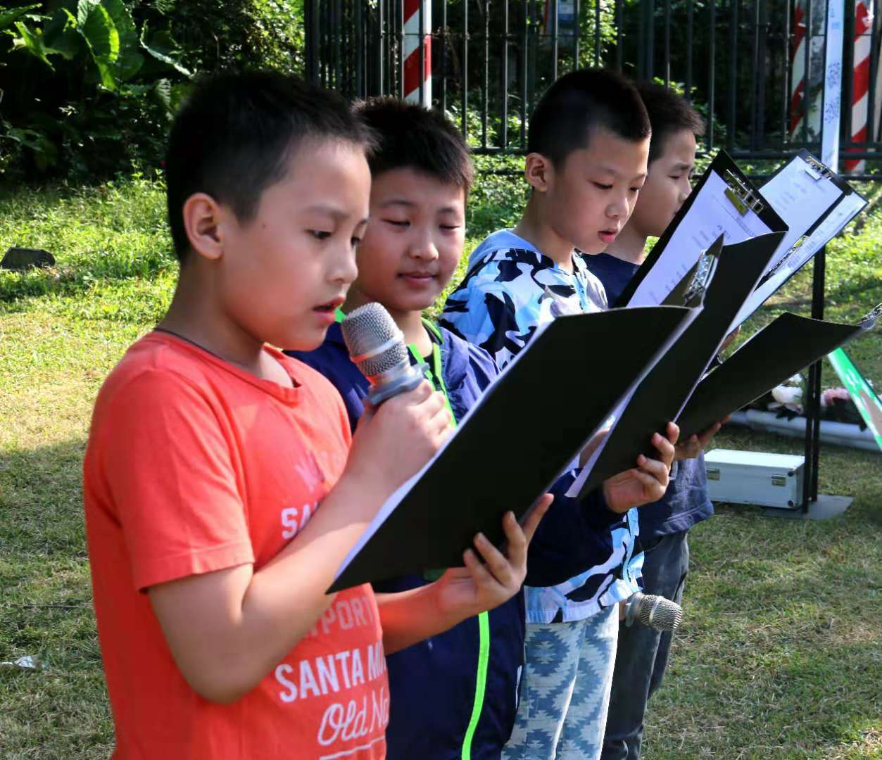 和谐温馨的一家作文,幸福的一家作文及评语