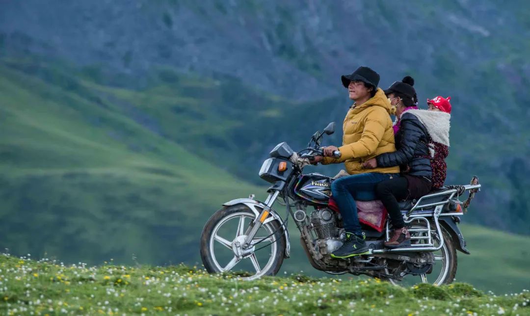 致敬脱贫攻坚一线的每一位战友,在脱贫攻坚一线的战友