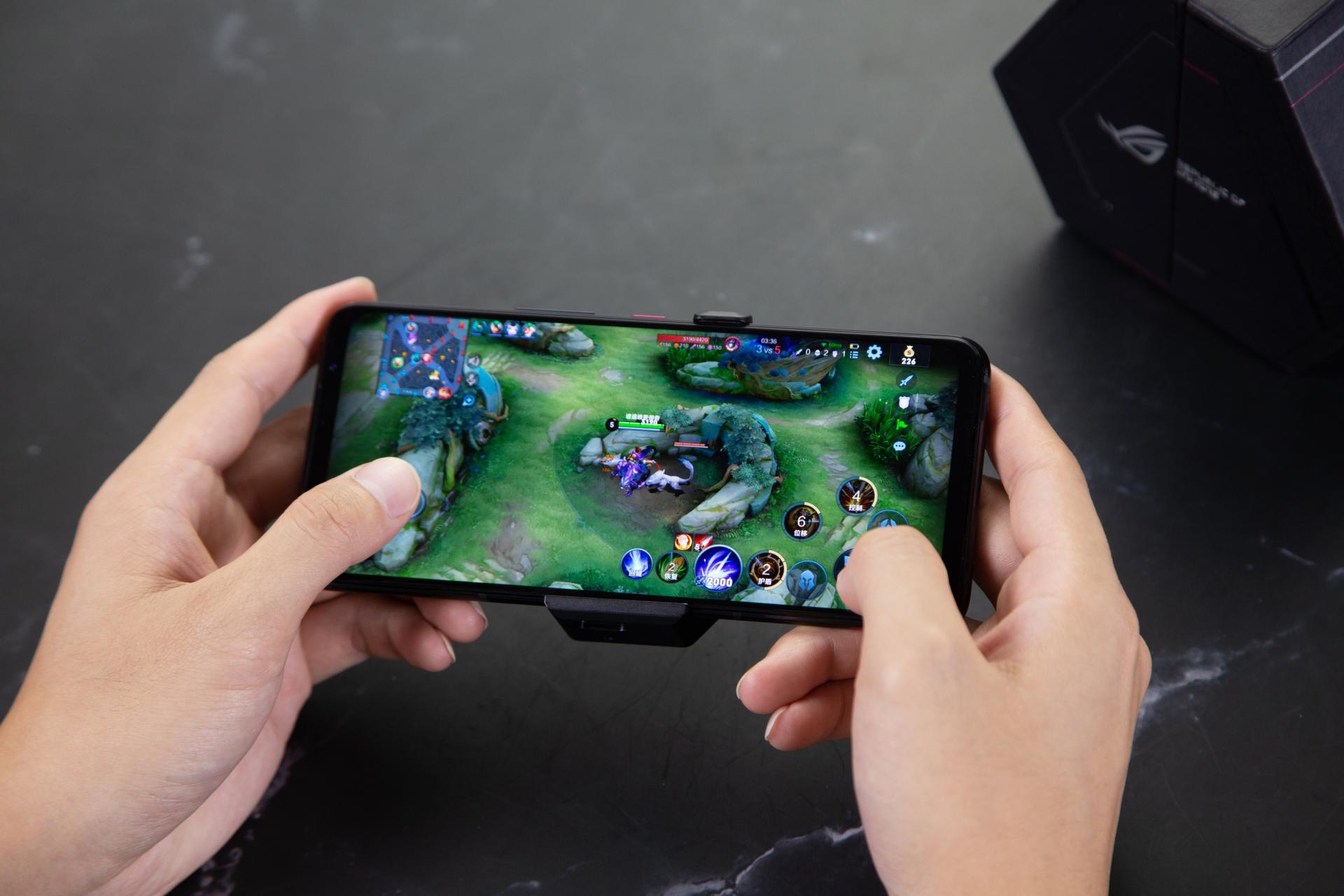 144Hz+骁龙888Plus很耗电？看ROG游戏手机5s坚持一整天不充电