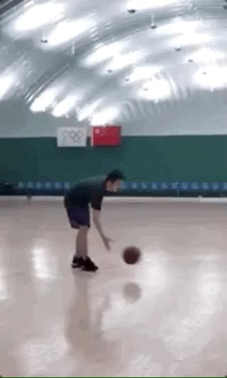 邓超鹿晗篮球场合照,邓超鹿晗约饭视频