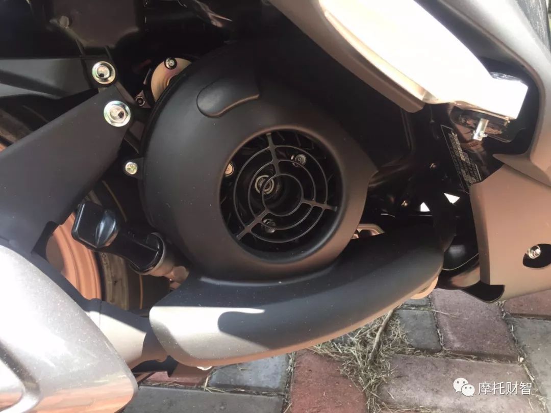 雅马哈巡鹰125跟铃木uy125哪个好,雅马哈巡鹰125和铃木uy125对比