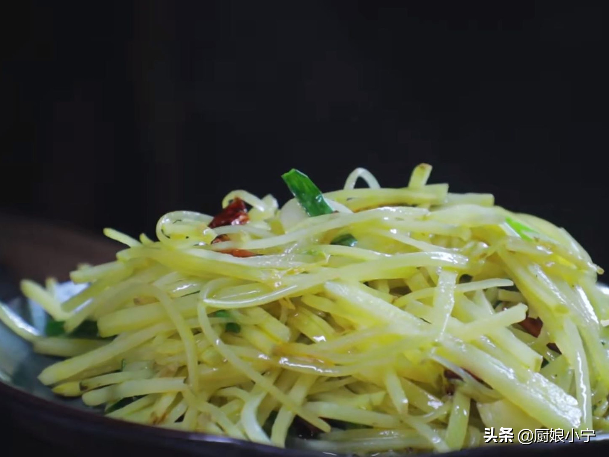 李子柒评论土豆的一生,李子柒晒土豆