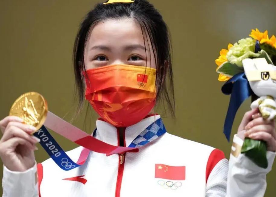 “天才少女”杨倩走红，长相甜美气质佳，家庭教育成就了她的今天