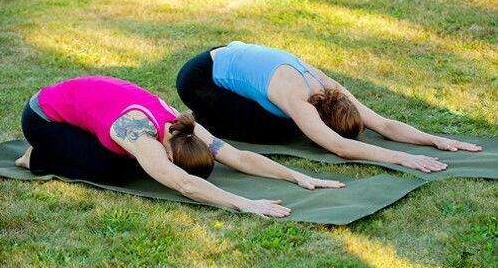 瑜伽动作5分钟缓解你的腰酸背痛,5个瑜伽动作缓解背疼