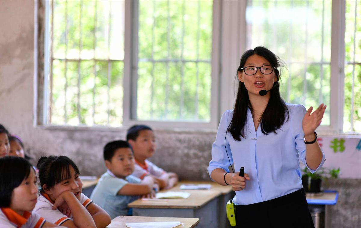 初中考定向师范生难度大吗,中考定向师范生是正规编制吗