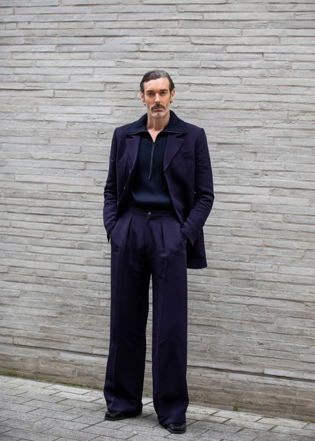 浼戦棽瑗胯濡備綍绌跨殑寰堟疆,瑗胯娼祦绌挎惌oversize