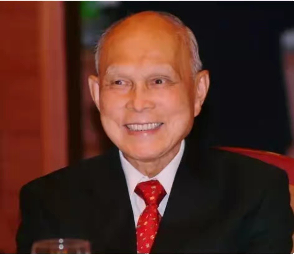 霍英东顶风“*私走**”，周恩来赞他患难之交，何鸿燊称其“不要命”