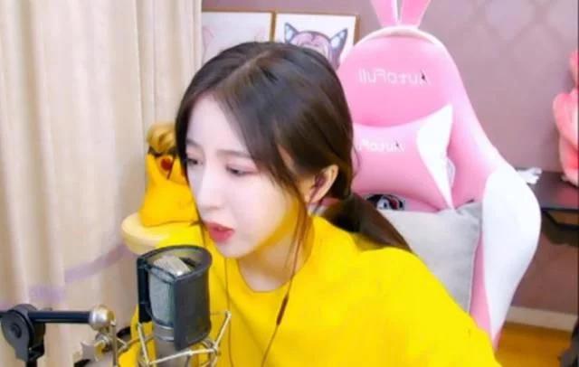 小团团和呆妹偷塔,斗鱼粉丝节骚白大战呆妹